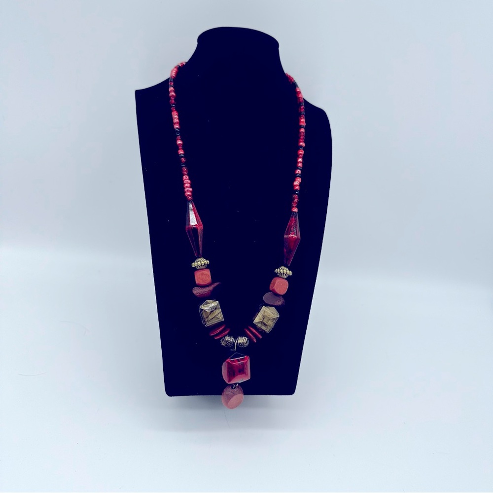 Women’s beaded necklace